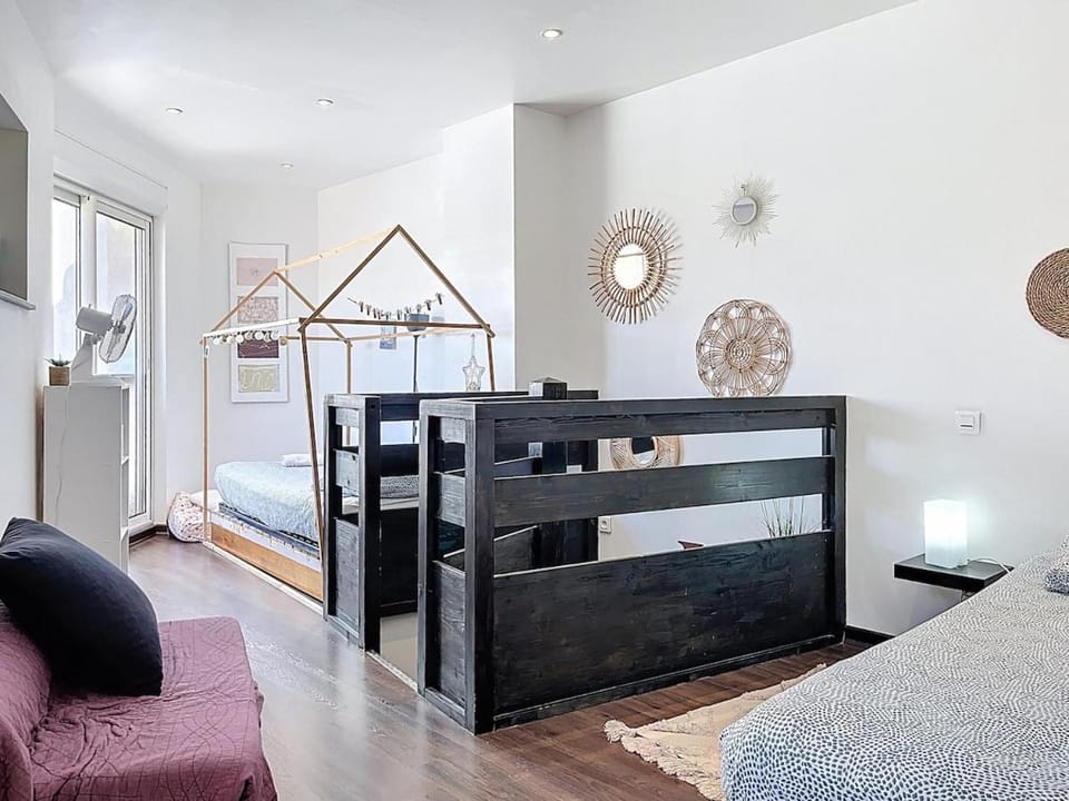Bed, Photo of the whole room