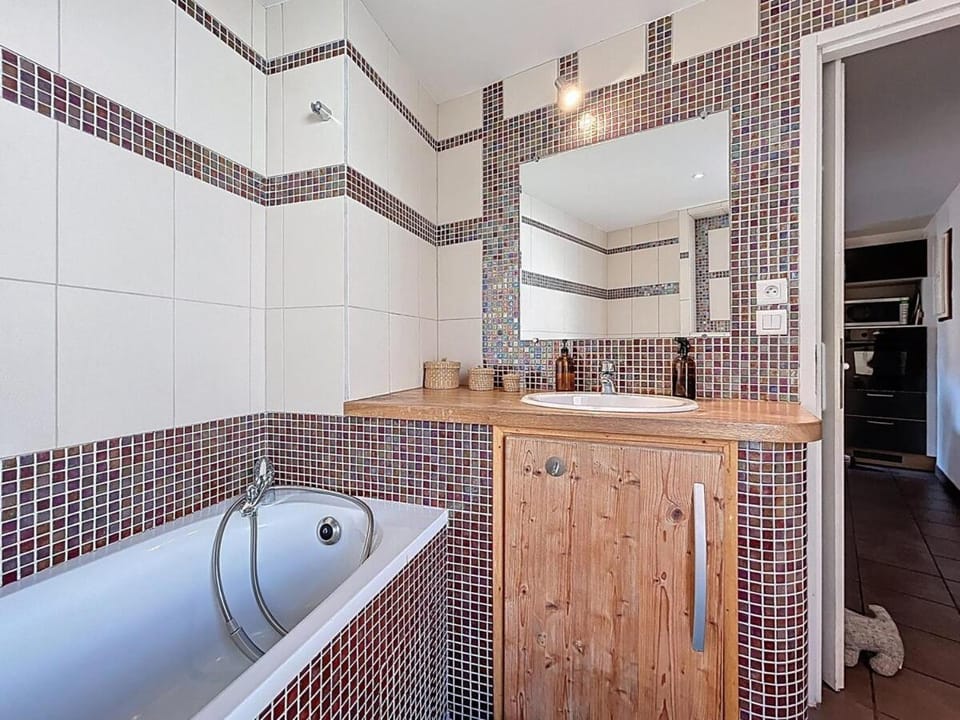 Bathroom, Bath