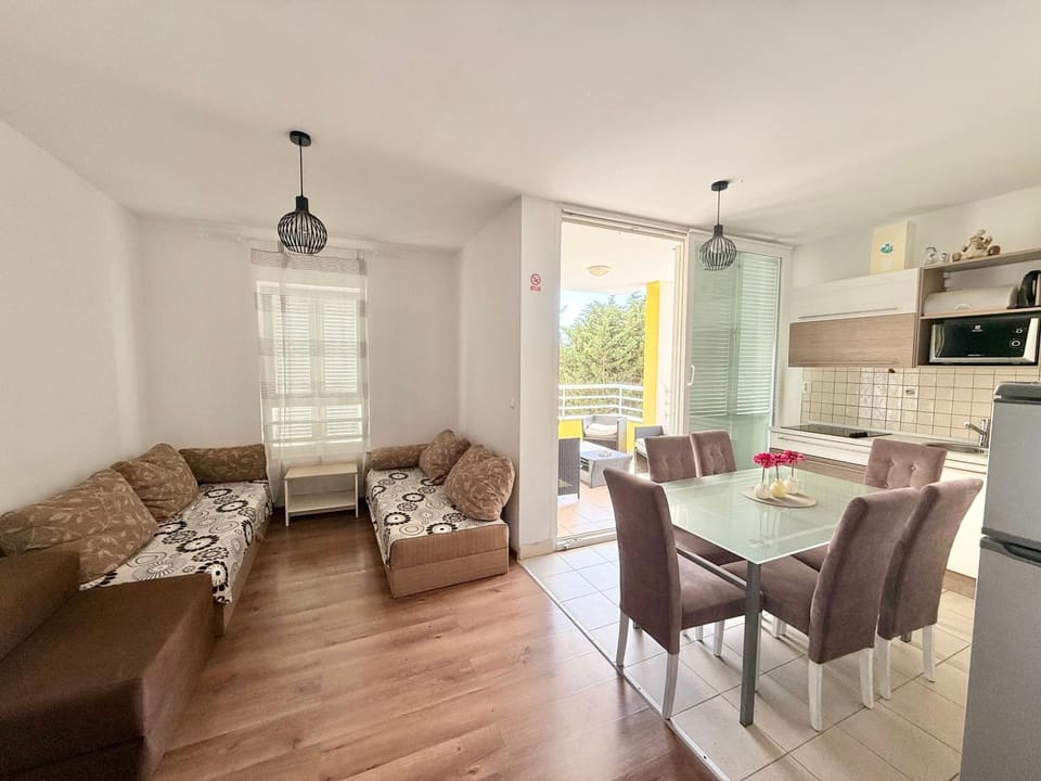 Living room, Dining area, kitchen, kitchen