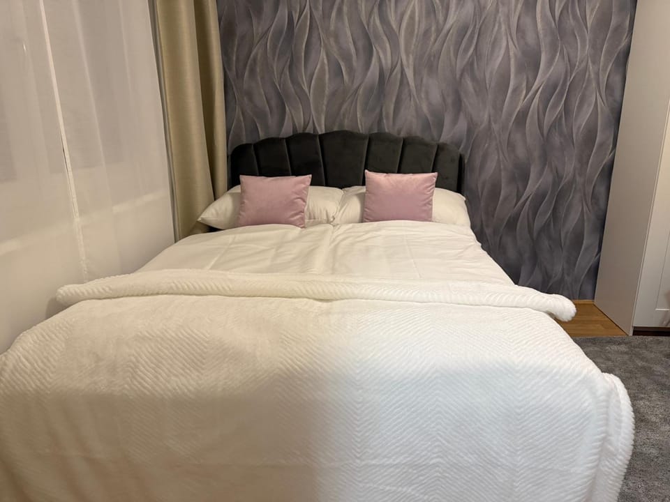 Luxury Apartment with Patio - Free Parking Apartment in Vienna