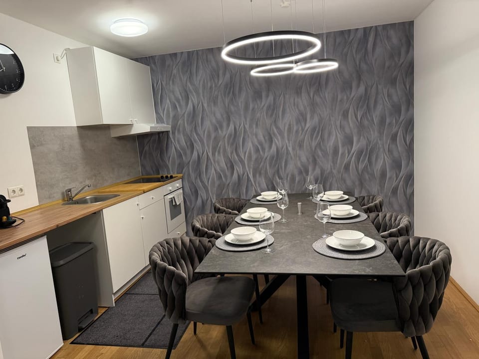 Luxury Apartment with Patio - Free Parking Apartment in Vienna