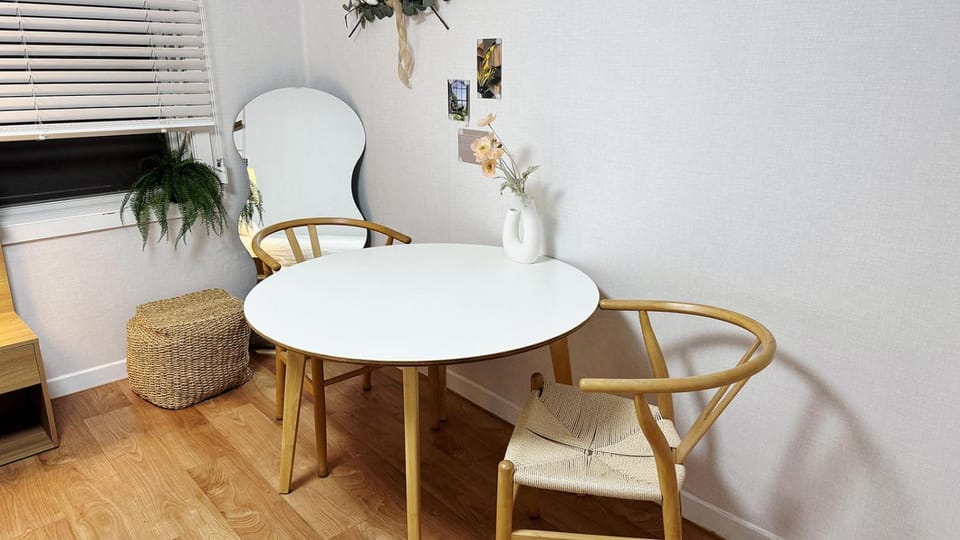 Seating area, Dining area