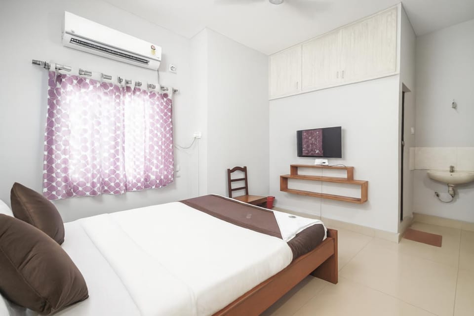 Bed, TV and multimedia, Photo of the whole room, Bedroom, air conditioner