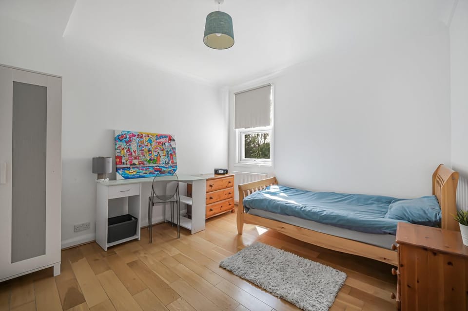 Spacious 4 bed, 3 bath house - Free parking House in Croydon