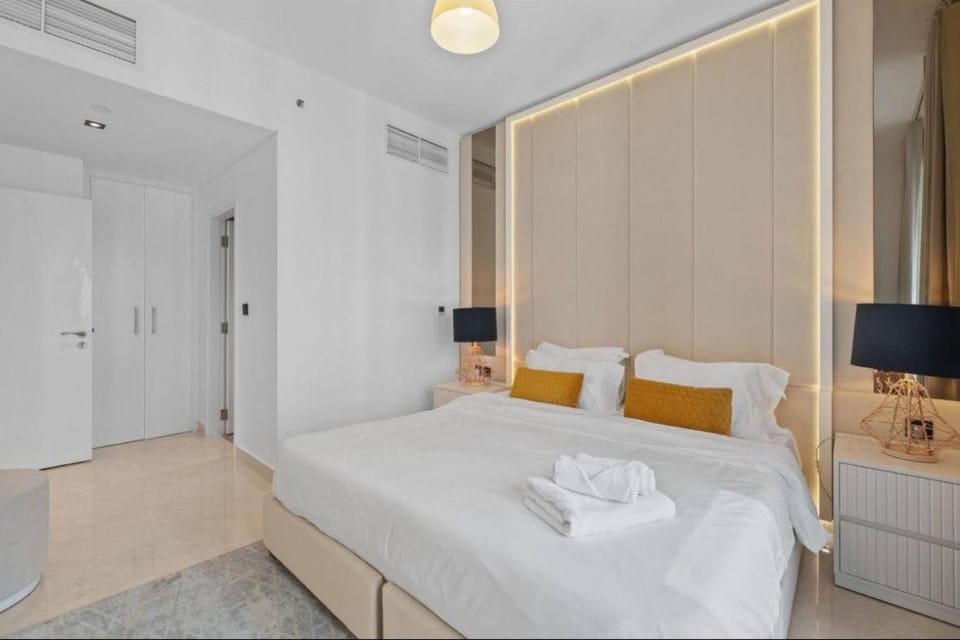 Bed, Photo of the whole room, Bedroom, towels, wardrobe