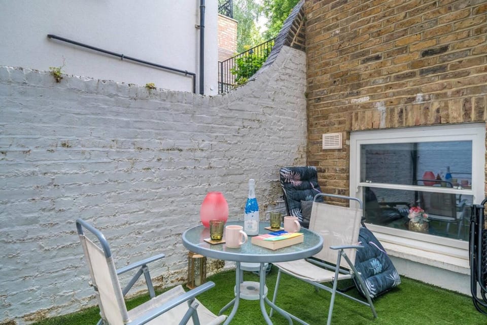 Niru Experience Hidden Secret 2BD 2BA Apartment in City of Westminster