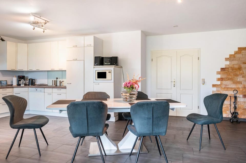 Property building, Kitchen or kitchenette, Living room