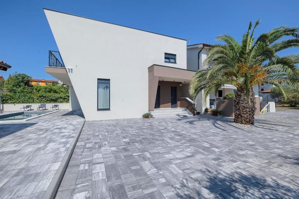 Cherry House House in Premantura