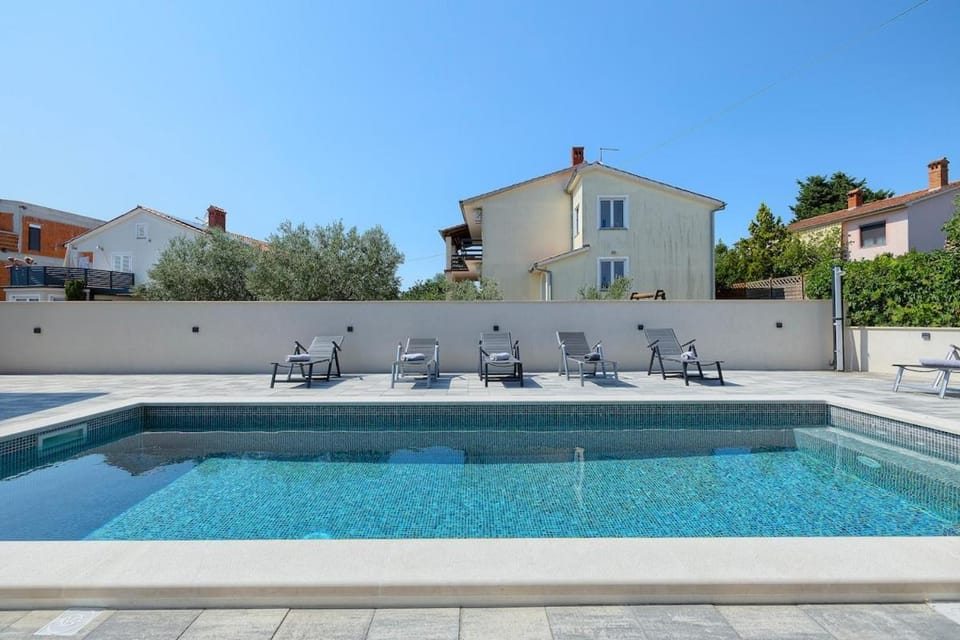 Cherry House House in Premantura