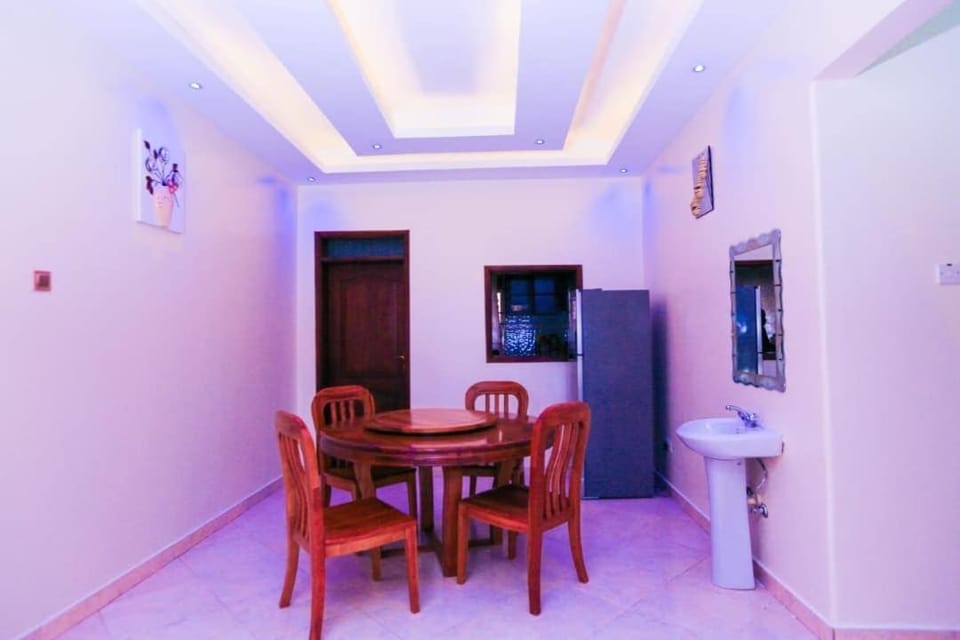 Seating area, Dining area