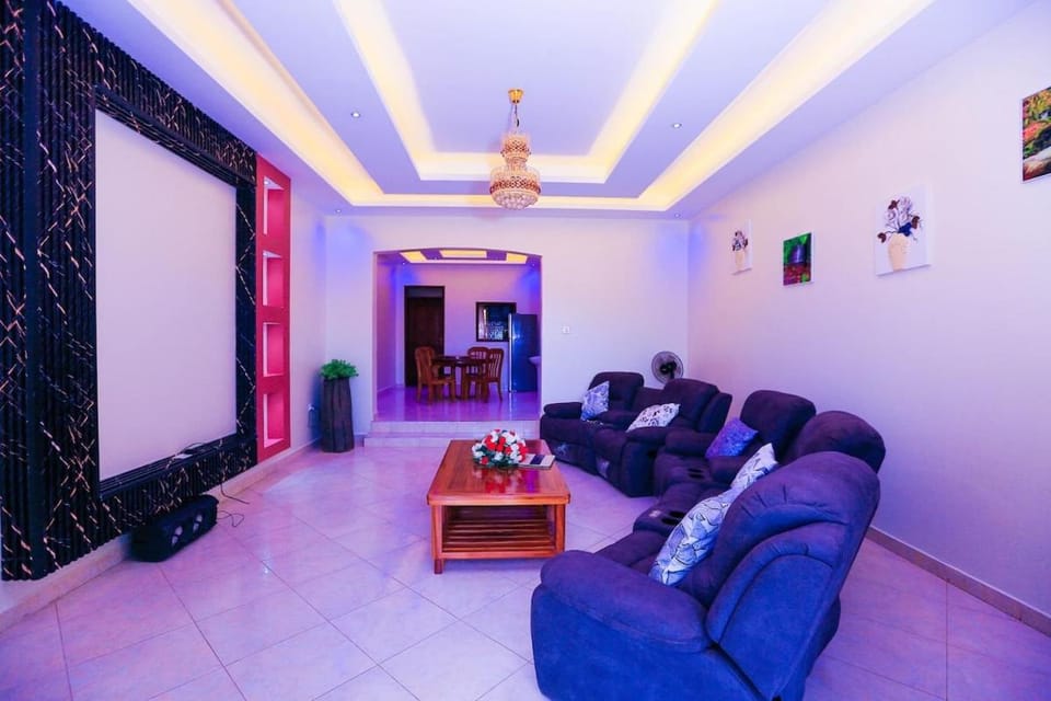 Chic and Comfy Escape in the Heart of it all Apartment in Kampala