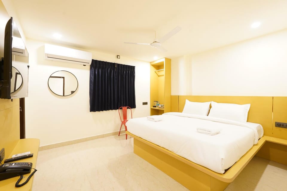 Bed, TV and multimedia, Photo of the whole room, air conditioner