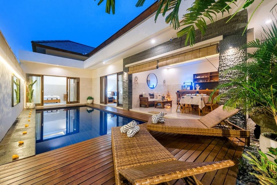 Swimming pool, sunbed