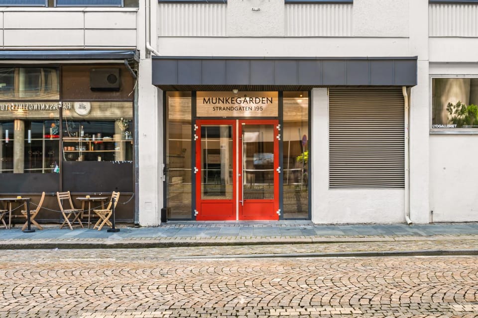 Facade/entrance