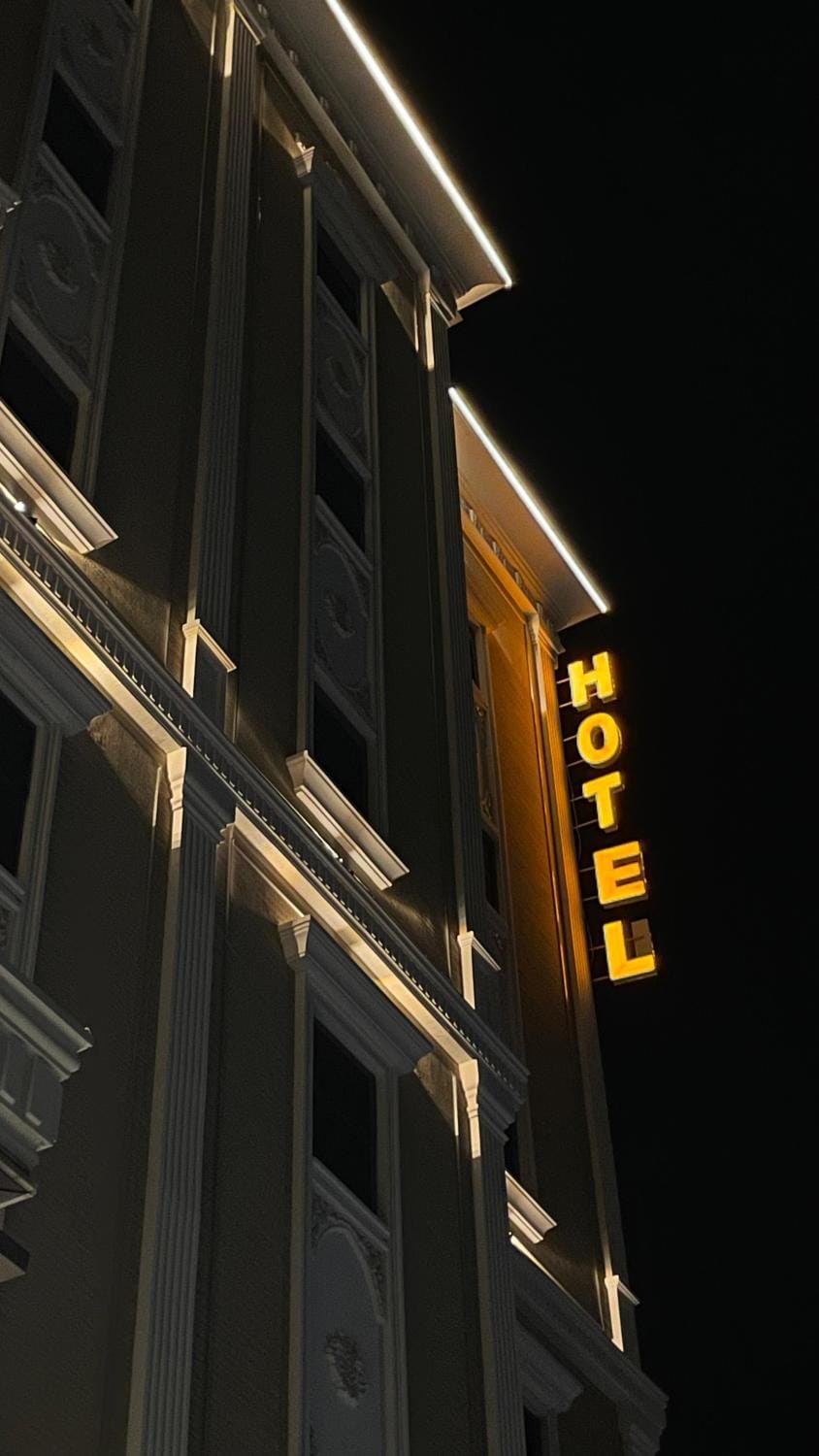 Property building, Night, Property logo or sign, Logo/Certificate/Sign, Text overlay, Street view, Certificate/Award
