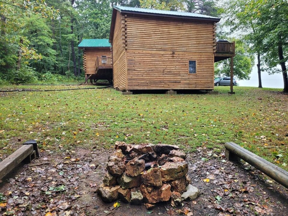 Modern Cabin on wooded 20 acres with scenic view in Nancy, KY Cabin in Lake Cumberland