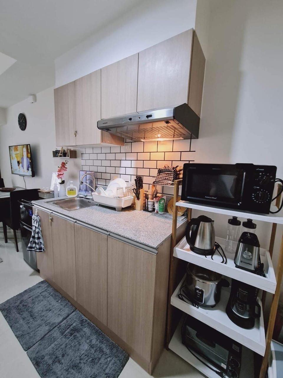 Coffee/tea facilities, Kitchen or kitchenette, oven, stove, toaster