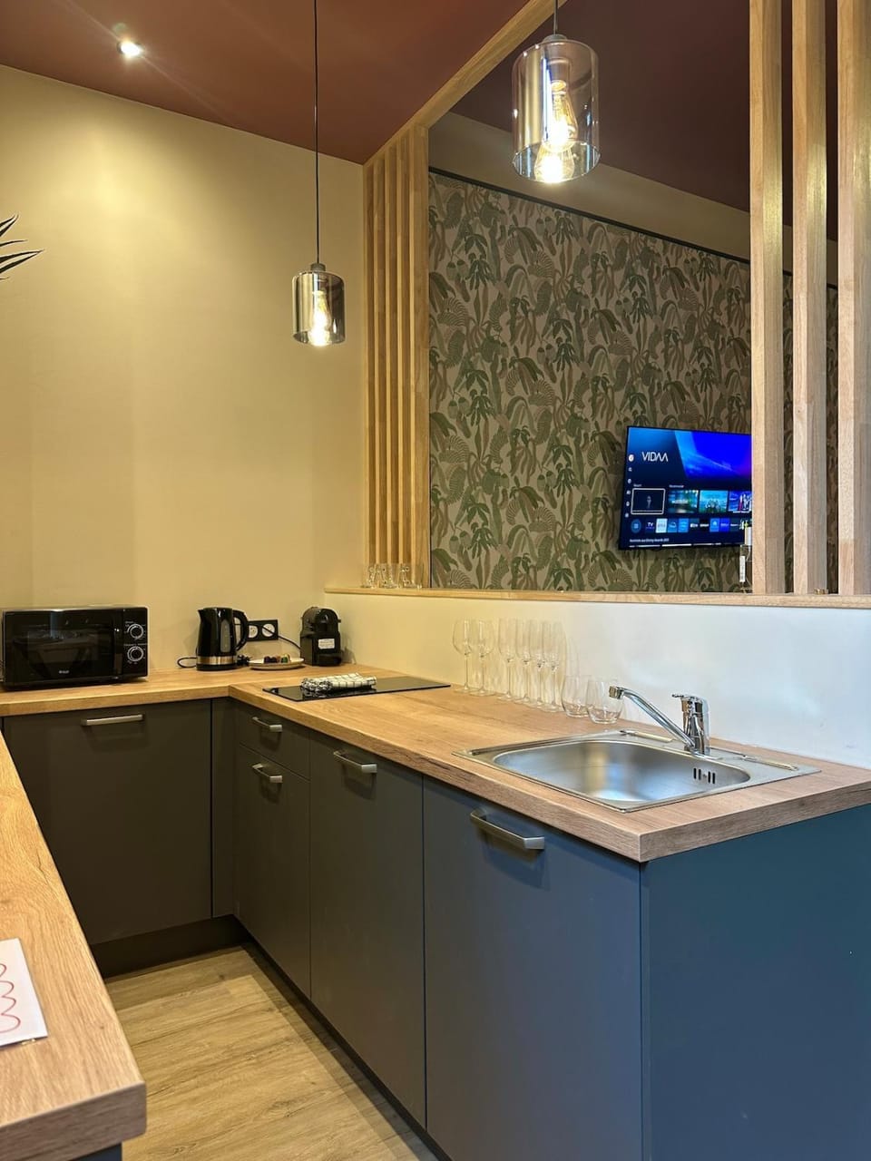 TV and multimedia, Kitchen or kitchenette, minibar, stove