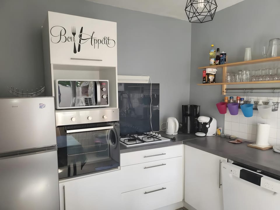 Kitchen or kitchenette, Living room