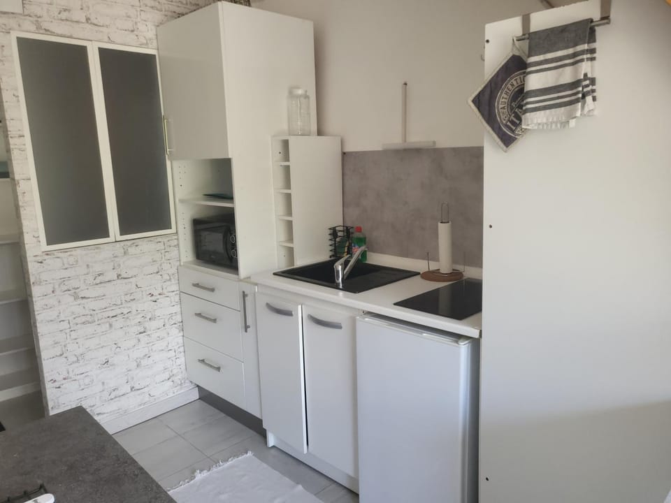 Kitchen or kitchenette, Living room