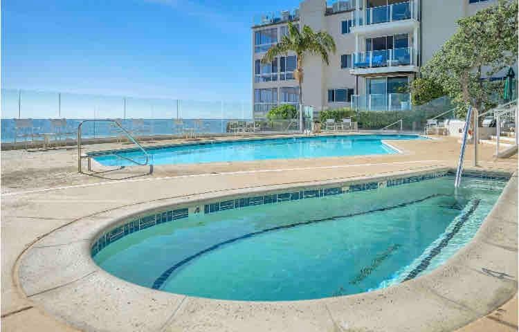 Oceanfront, Pool, Jacuzzi NO HWY Noise! Apartment in Malibu
