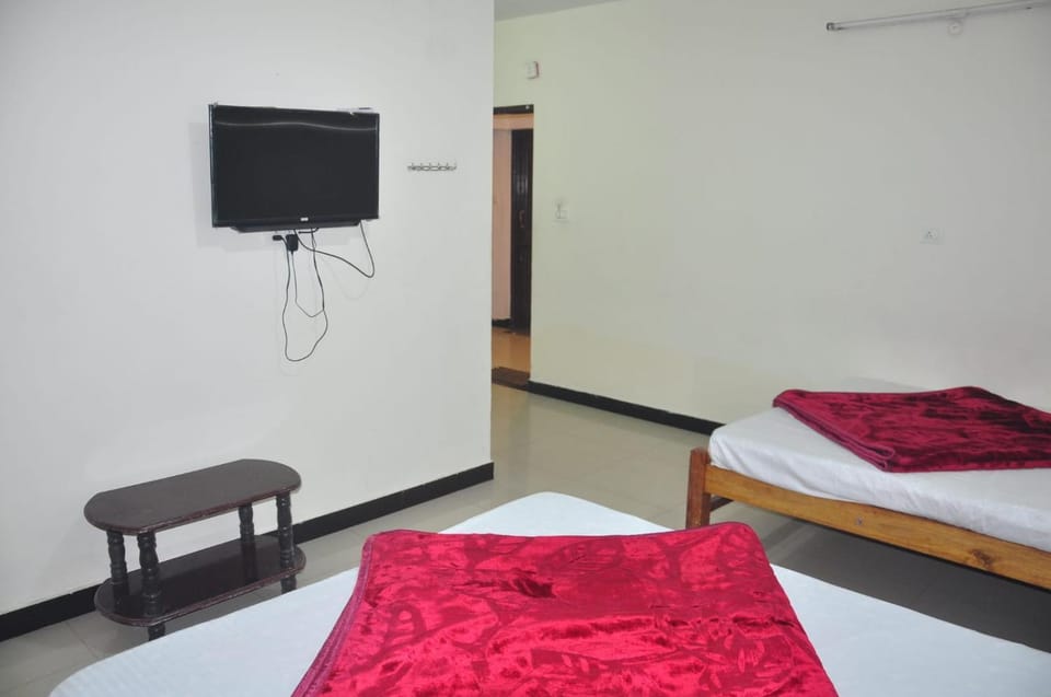 Bed, TV and multimedia, Bedroom