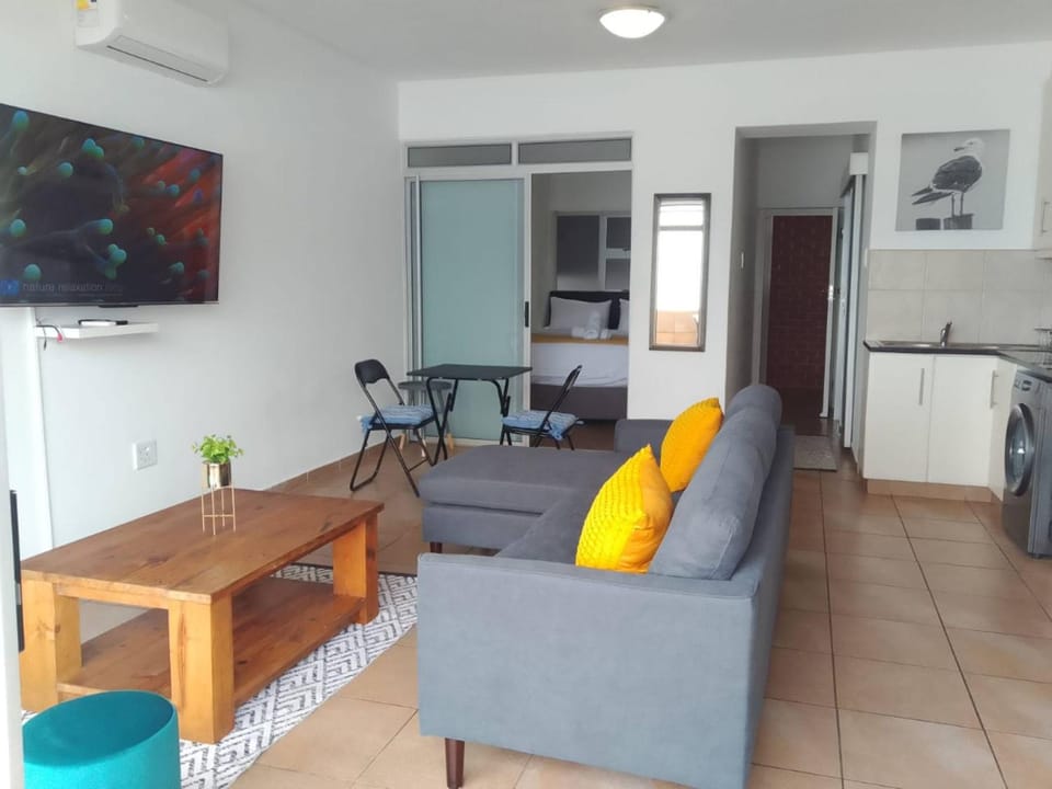 TV and multimedia, Seating area, air conditioner