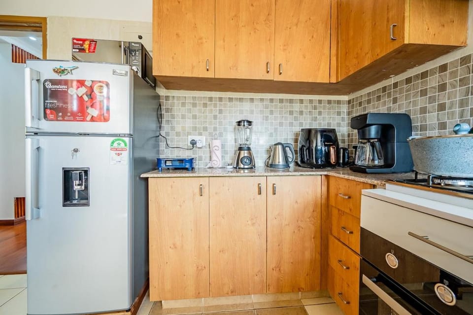Coffee/tea facilities, Kitchen or kitchenette, oven, stove, toaster