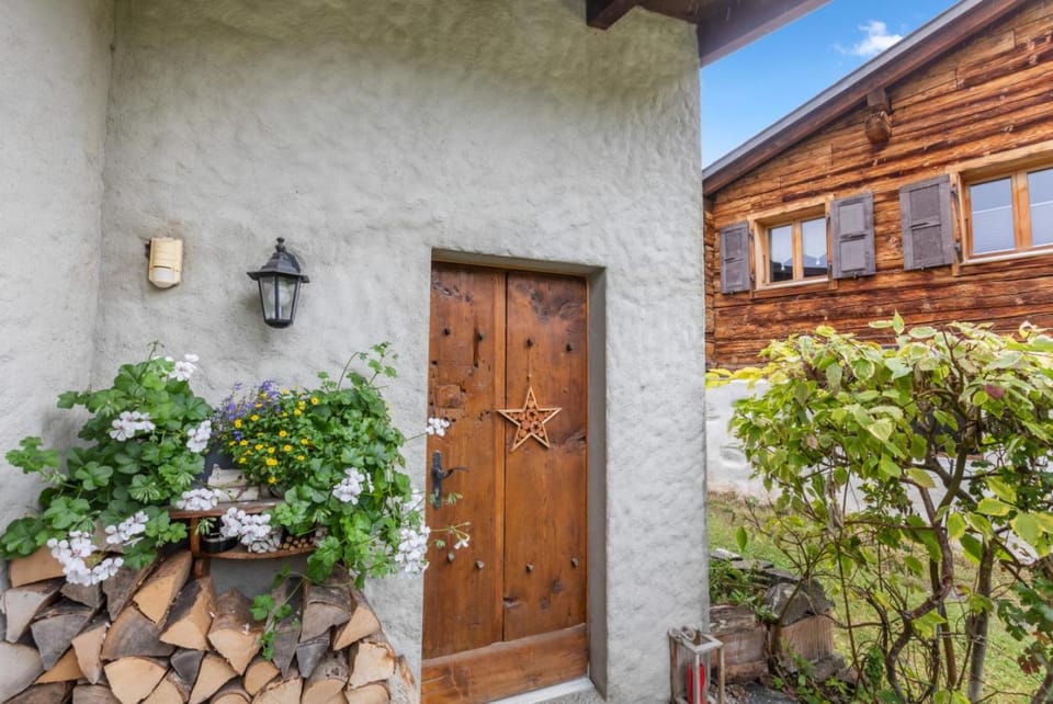 Property building, Facade/entrance, Spring, Day, Garden, Garden view