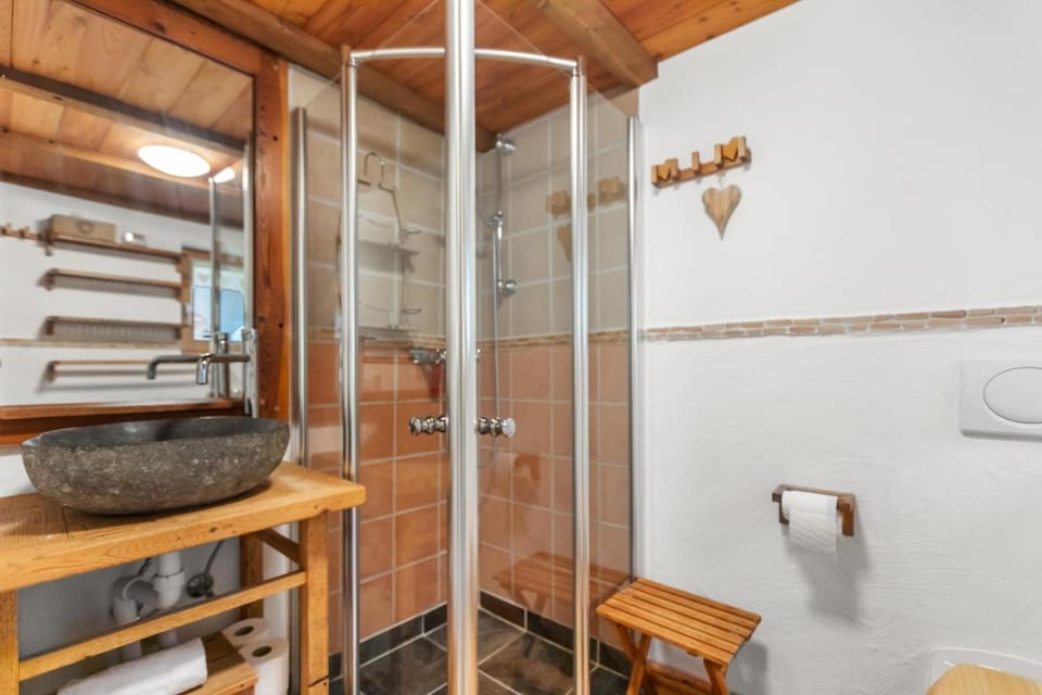 Shower, Bathroom, towels