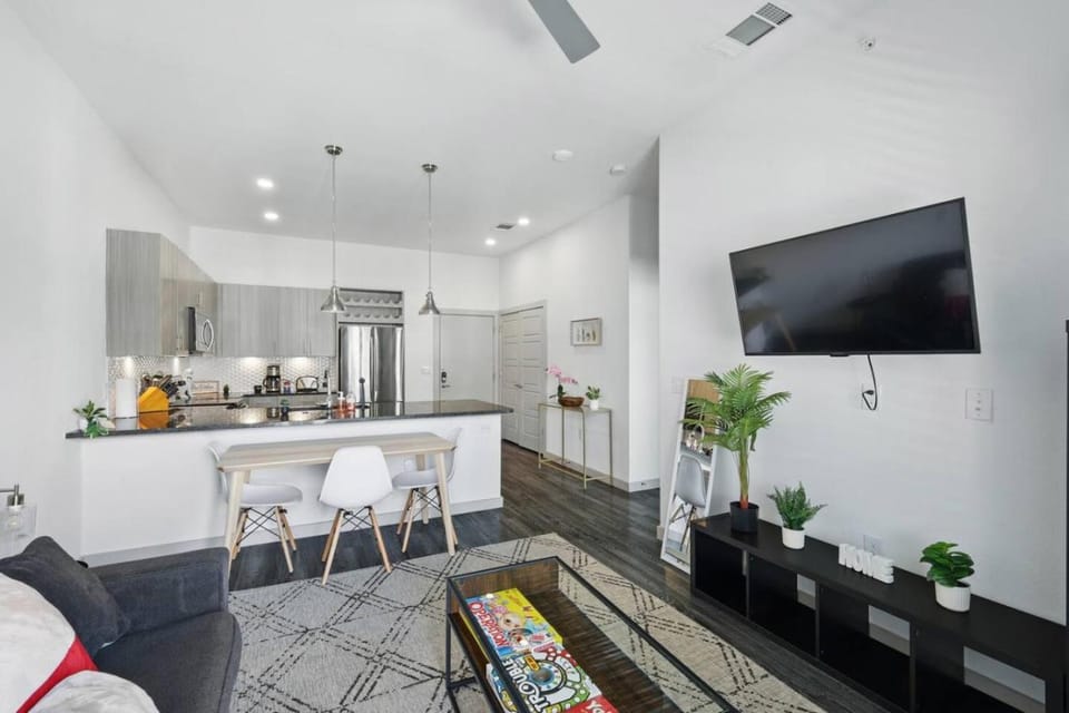 Kitchen or kitchenette, Living room, Seating area, Dining area, Evening entertainment