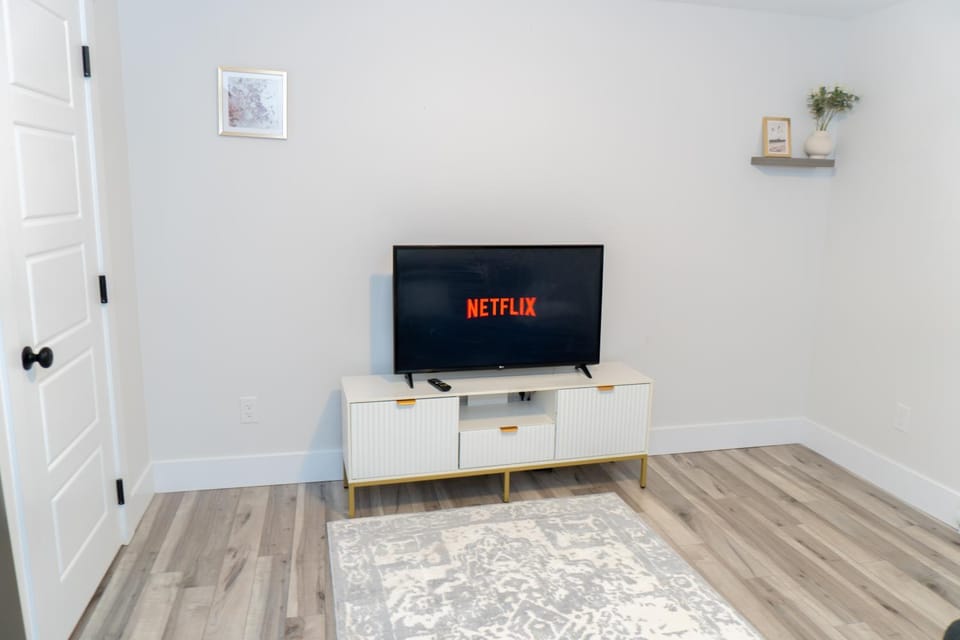 Communal lounge/ TV room, TV and multimedia, Living room, Evening entertainment