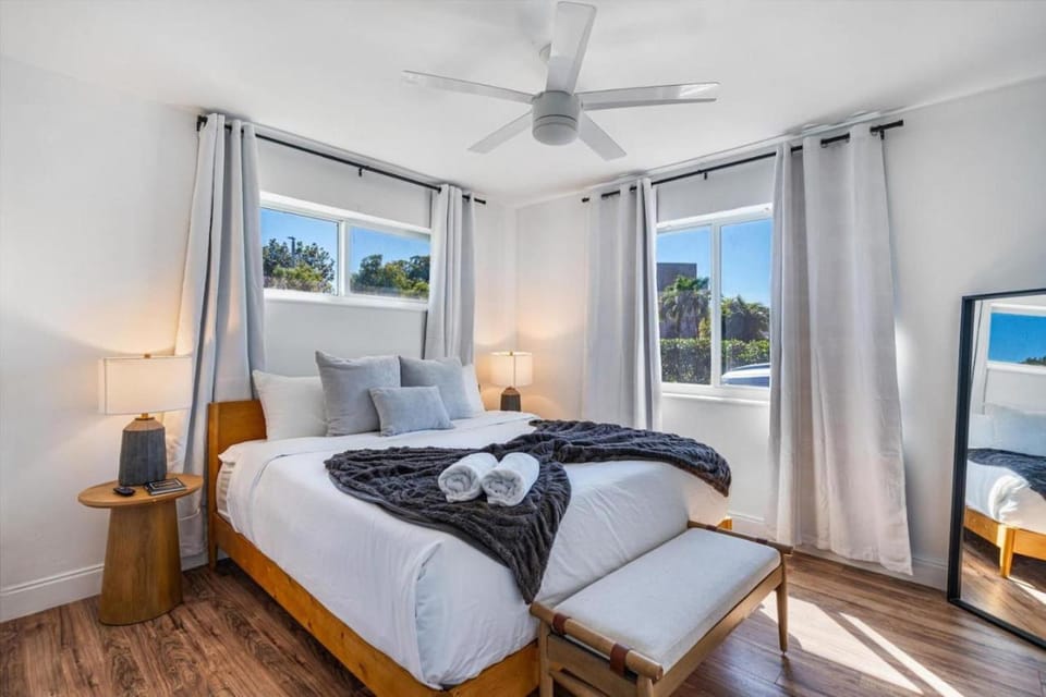 4BR 2BA Sleeps 8 North Miami Villa with Private Pool Ping Pong Gated House in Golden Glades