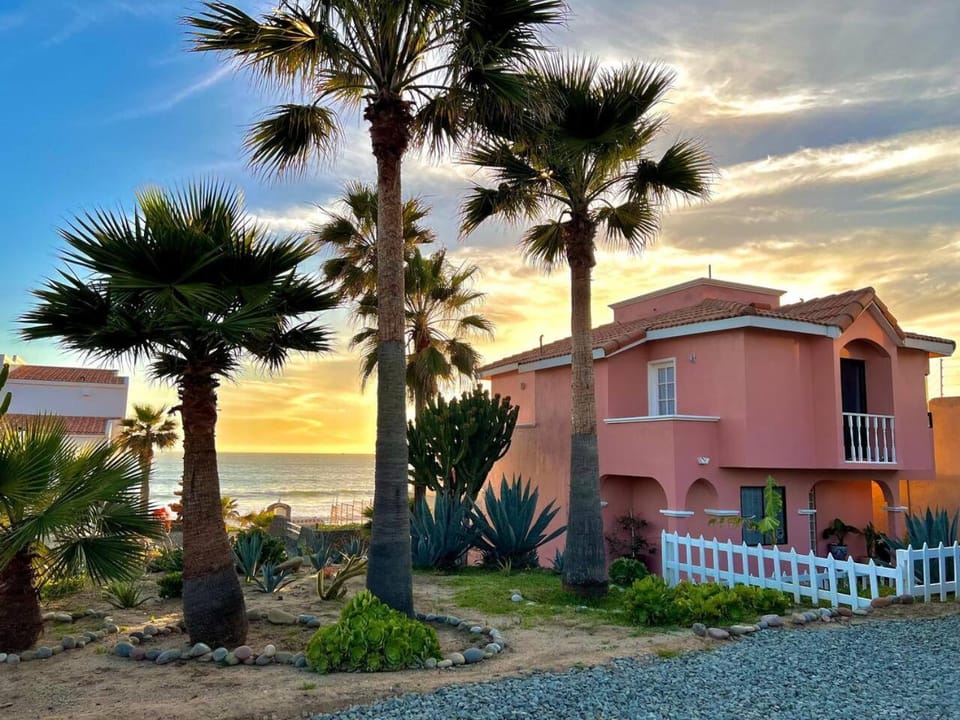 Oceanfront - Casita Rosa House in Puerto Nuevo
