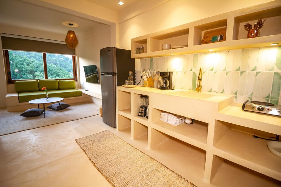 TV and multimedia, Kitchen or kitchenette, Seating area