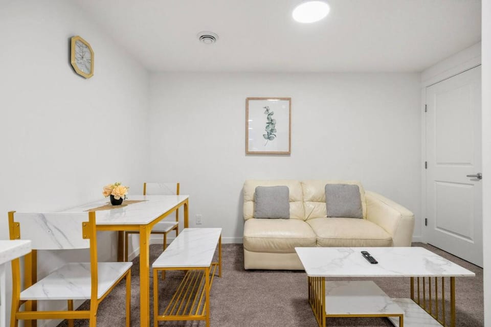 Private Basement Magnolia Retreat Family Friendly Suite near Seton and Lake Apartment in Calgary