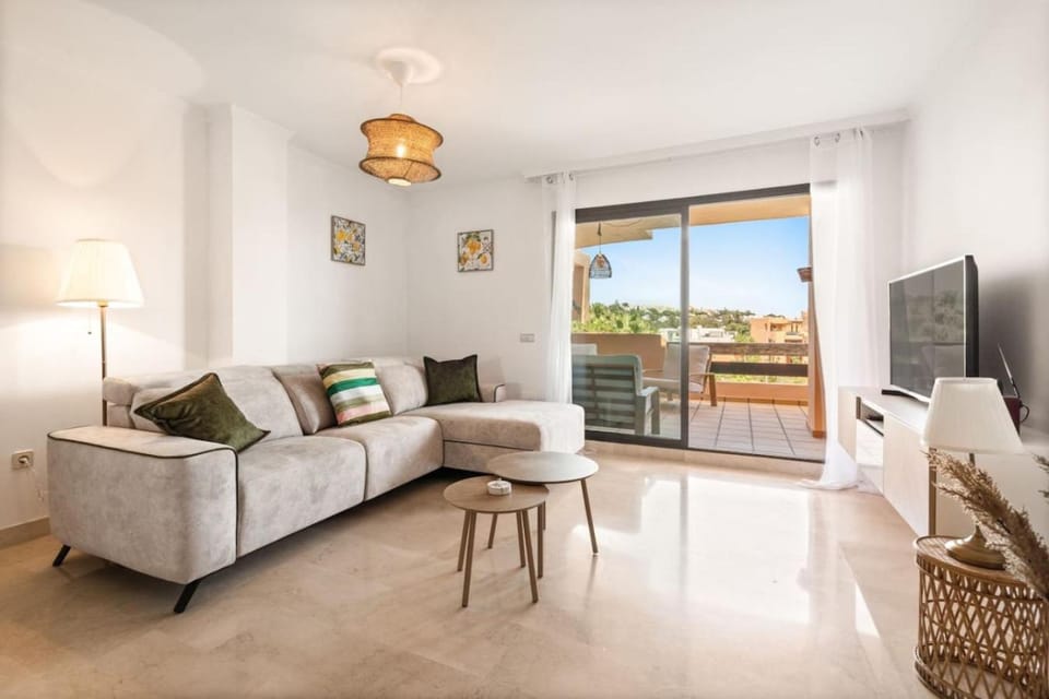 TV and multimedia, Living room, Seating area, Evening entertainment