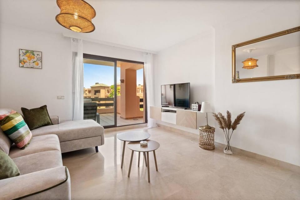 Communal lounge/ TV room, TV and multimedia, Living room, Seating area