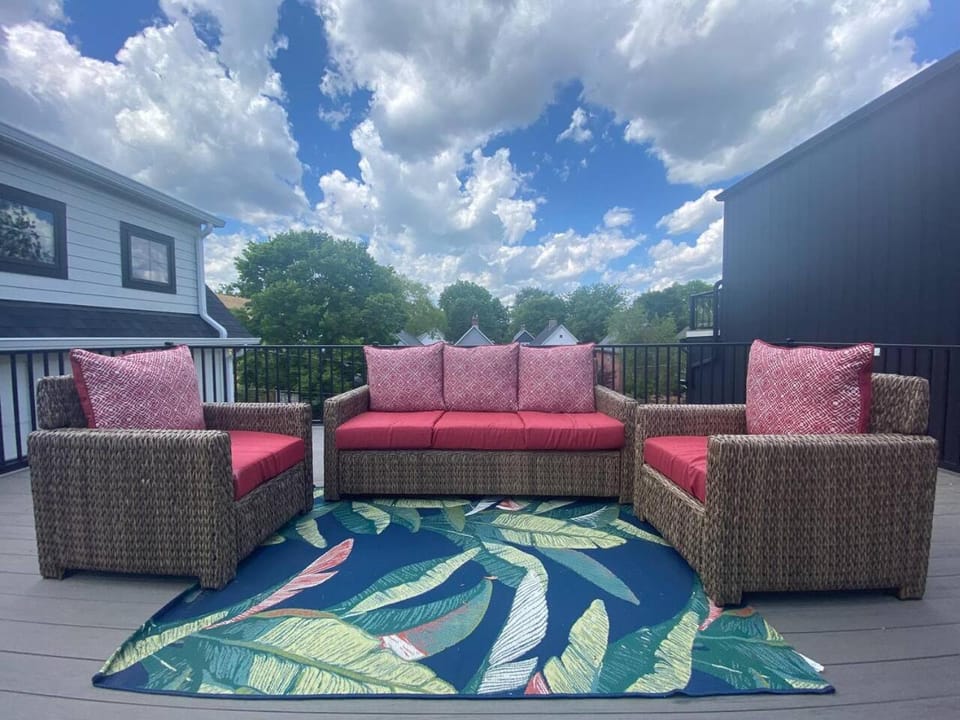 New Luxe Reno Hot Tub n Roof Top Terrace House in Ohio