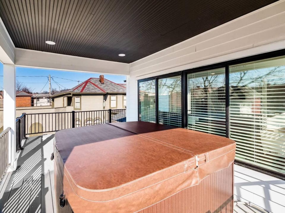 High End New Build, Rooftop Hot Tub, City Views House in Short North