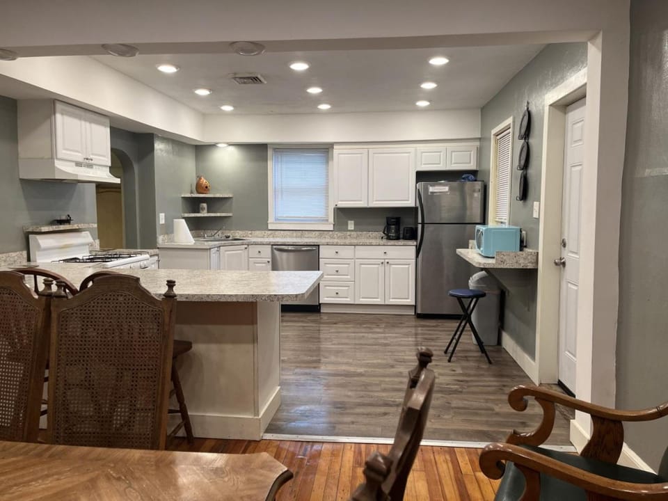 Kitchen or kitchenette, dishwasher, oven, stove