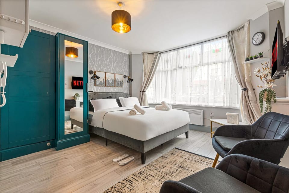 Seating area, Bedroom
