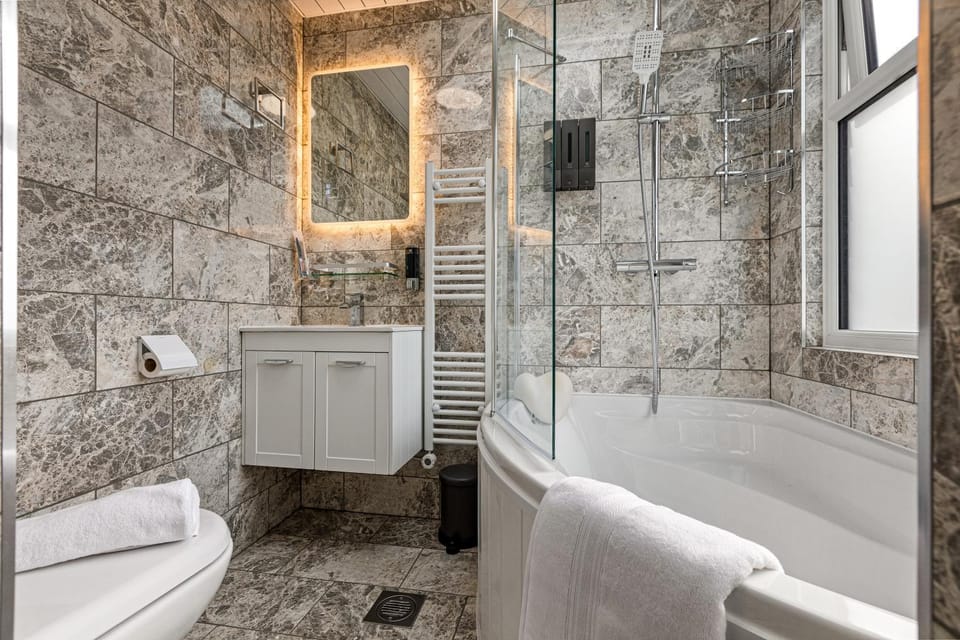 Shower, Bathroom, Bath, towels