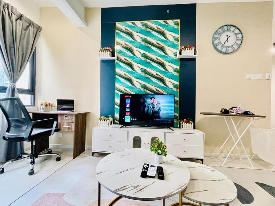Tropical Home1BedRoomHorizonSuitesSunsuriaCitySepang KLIAWi-lFiNetflixFree Parking Apartment in Negeri Sembilan, Malaysia