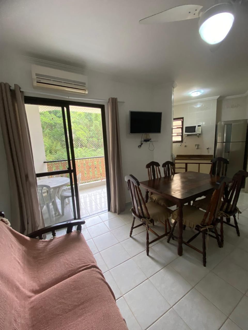 TV and multimedia, Balcony/Terrace, Kitchen or kitchenette, Living room, Seating area, Dining area, air conditioner