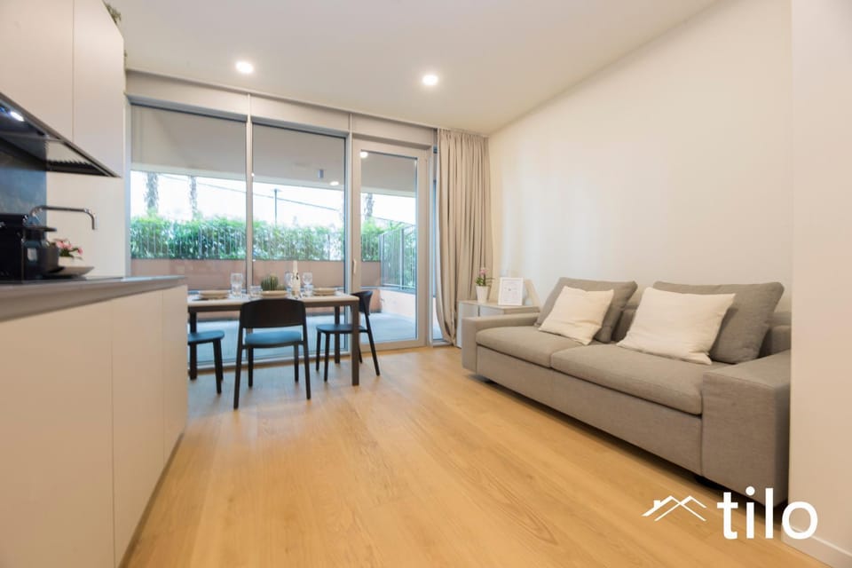 Kitchen or kitchenette, Living room, Seating area, Dining area