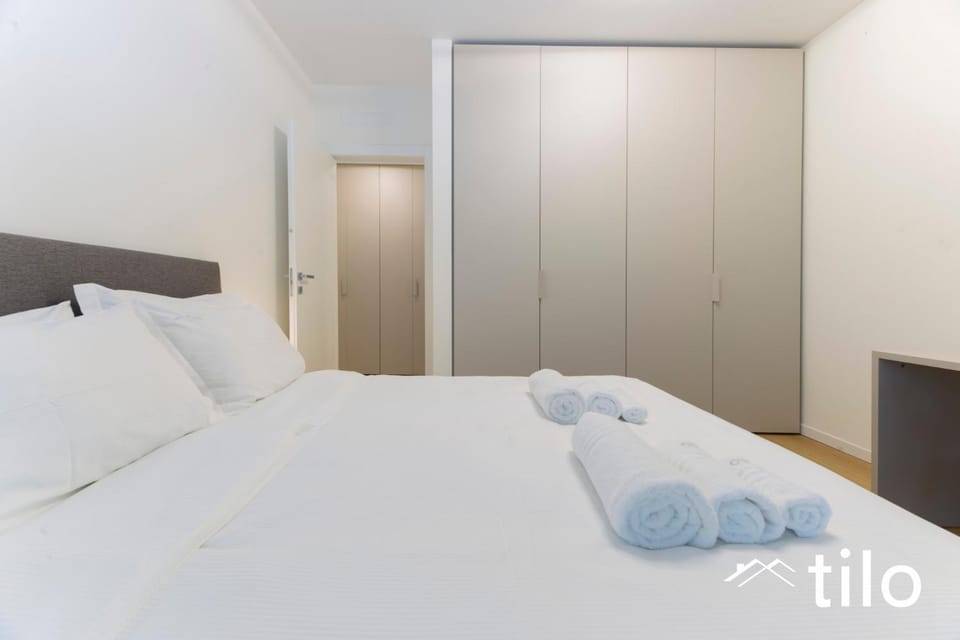 Bed, Photo of the whole room, Bedroom, towels, wardrobe