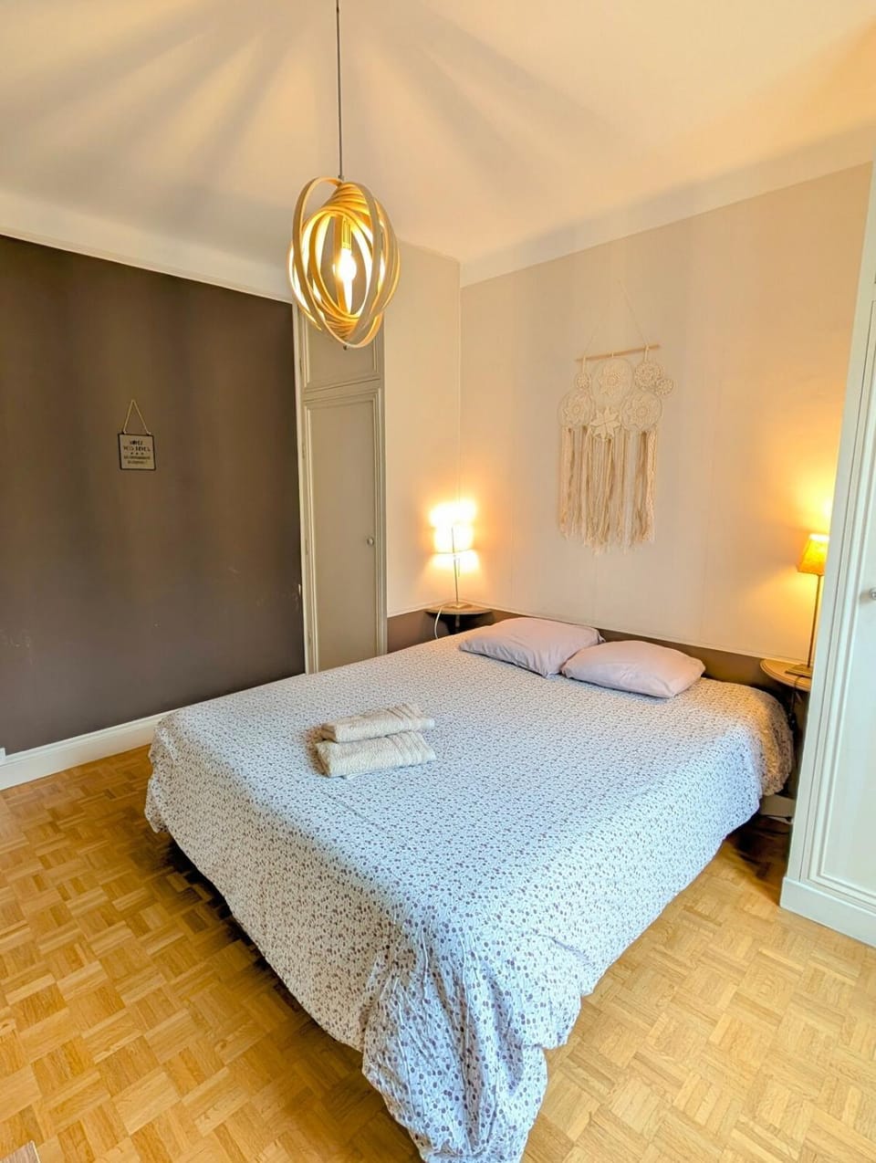 Bed, Photo of the whole room, Bedroom