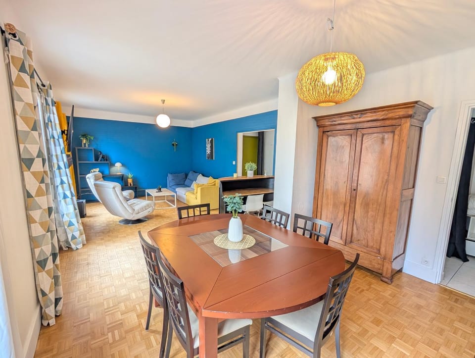 Seating area, Dining area