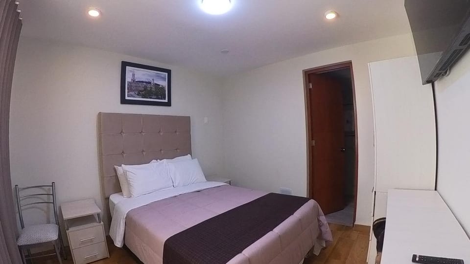 Bed, TV and multimedia, Breakfast, wardrobe